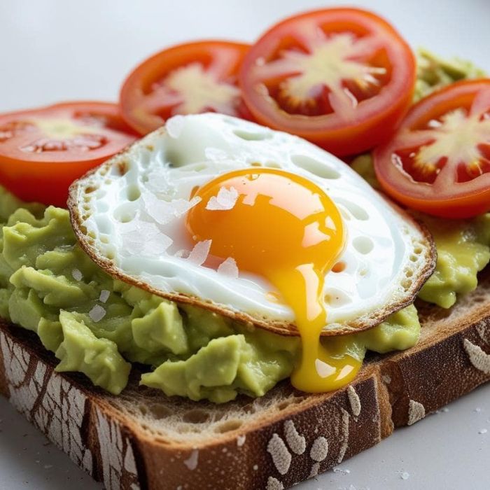 Avocado Toast met Tomaat en Ei